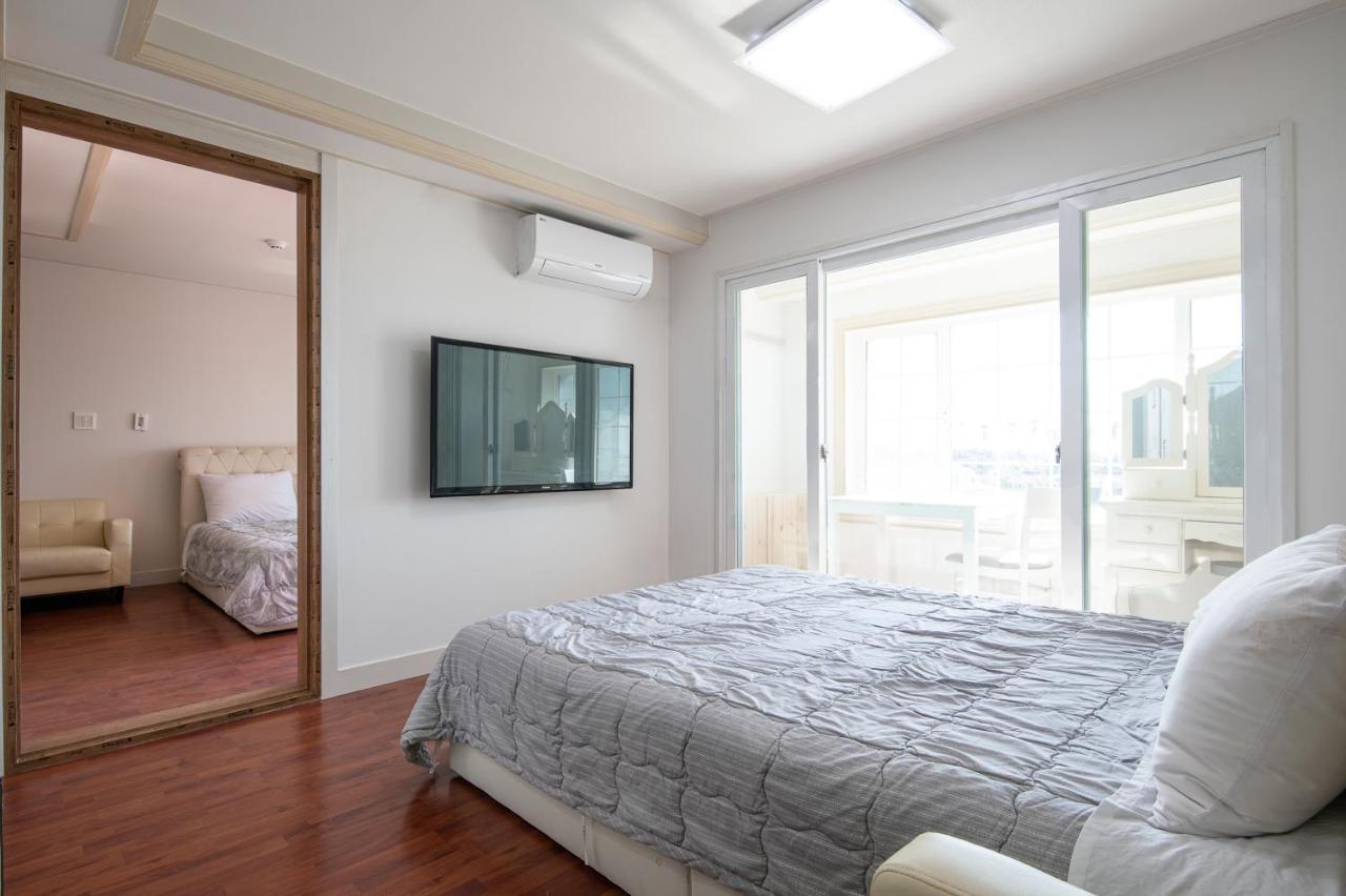 White Dream Pension Чечжу Екстер'єр фото