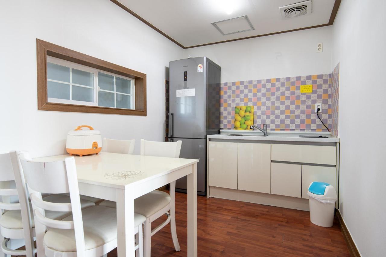 White Dream Pension Чечжу Екстер'єр фото