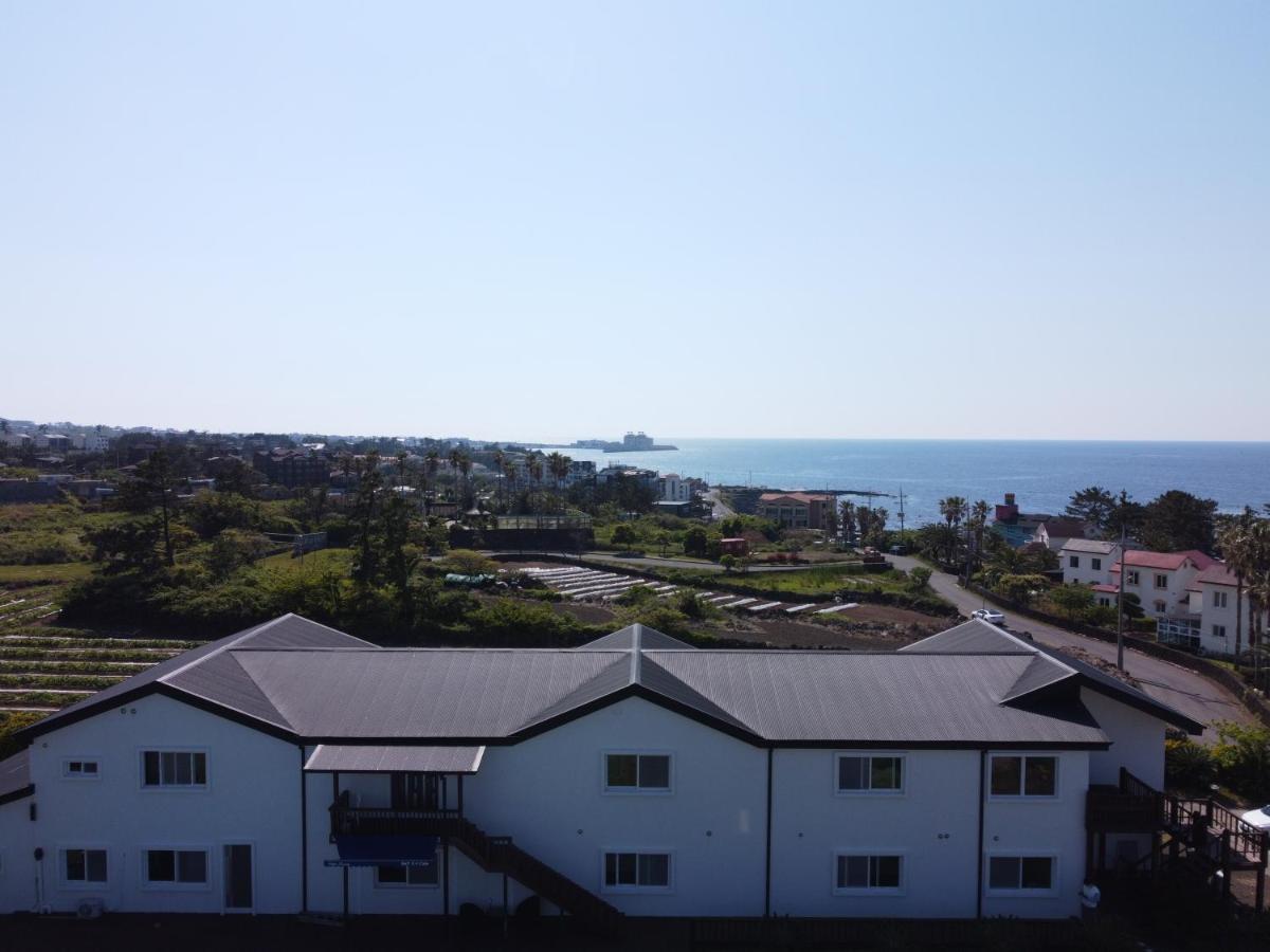 White Dream Pension Чечжу Екстер'єр фото