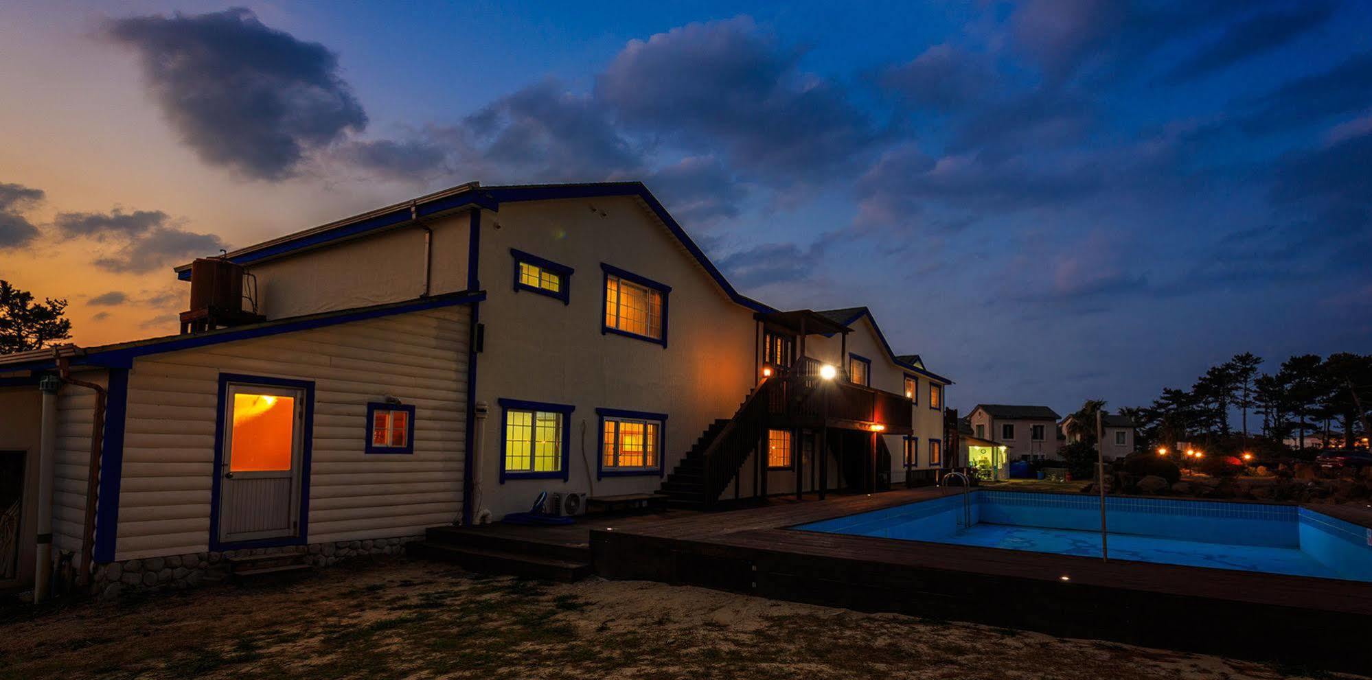 White Dream Pension Чечжу Екстер'єр фото