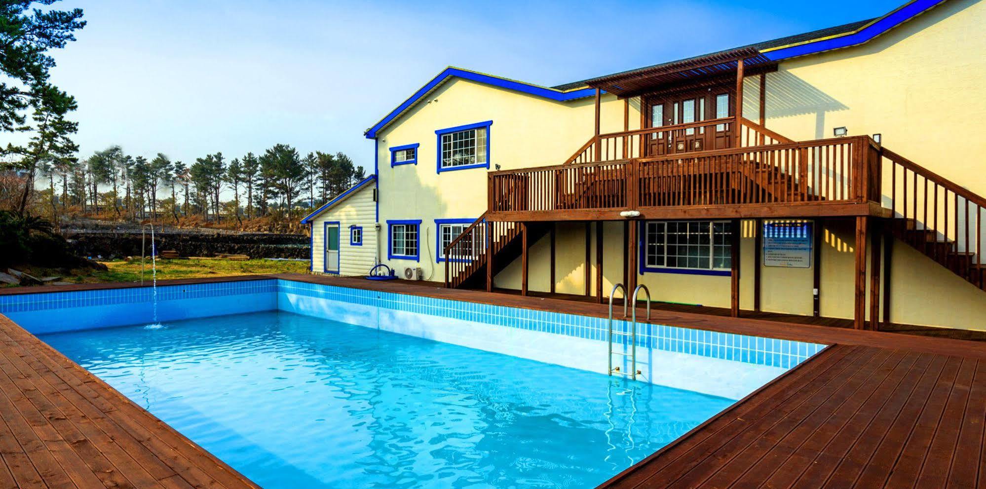 White Dream Pension Чечжу Екстер'єр фото