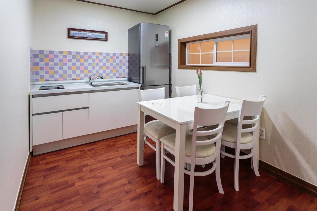 White Dream Pension Чечжу Номер фото